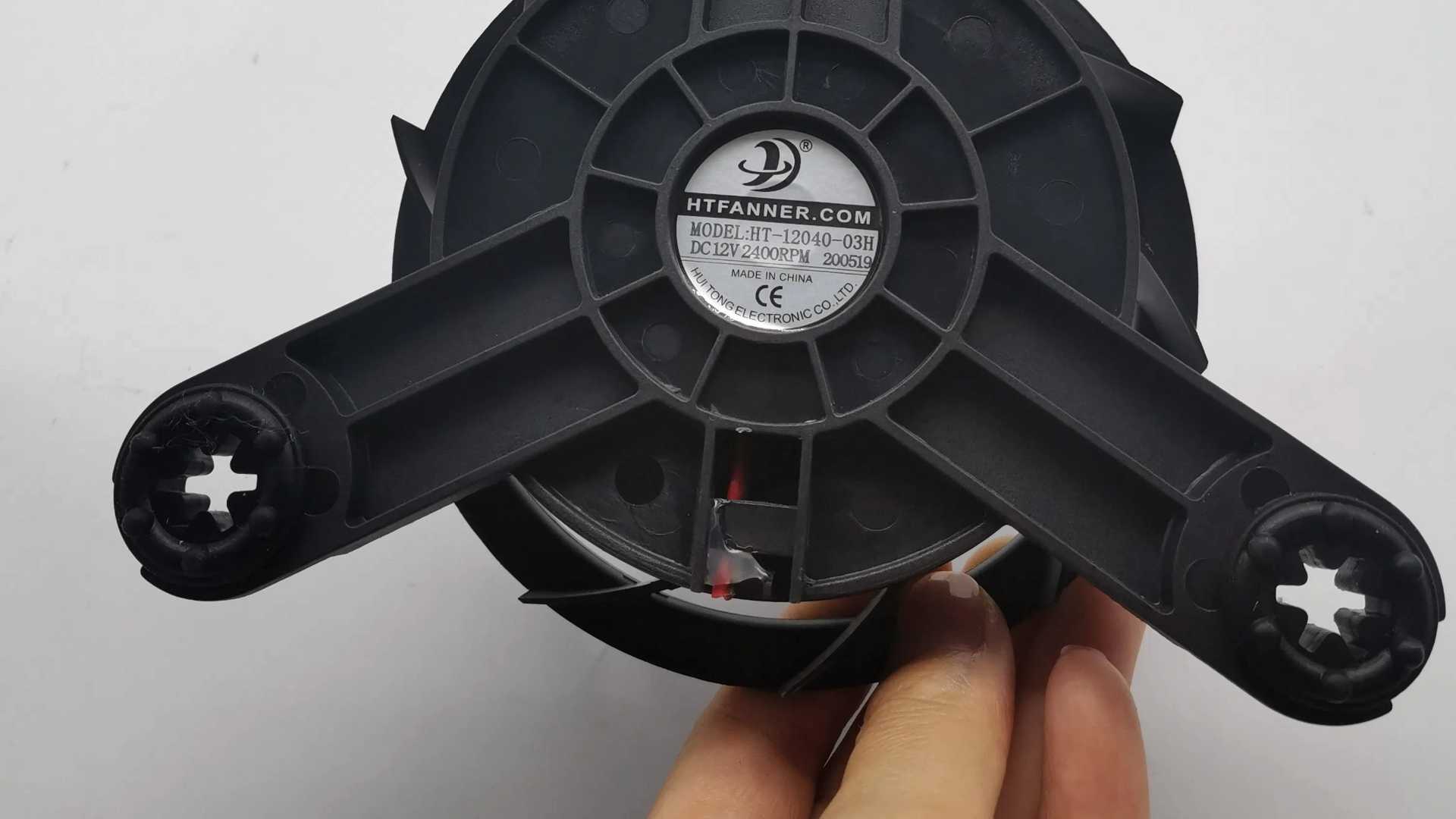 ¿Son más difíciles de instalar los ventiladores de CC?