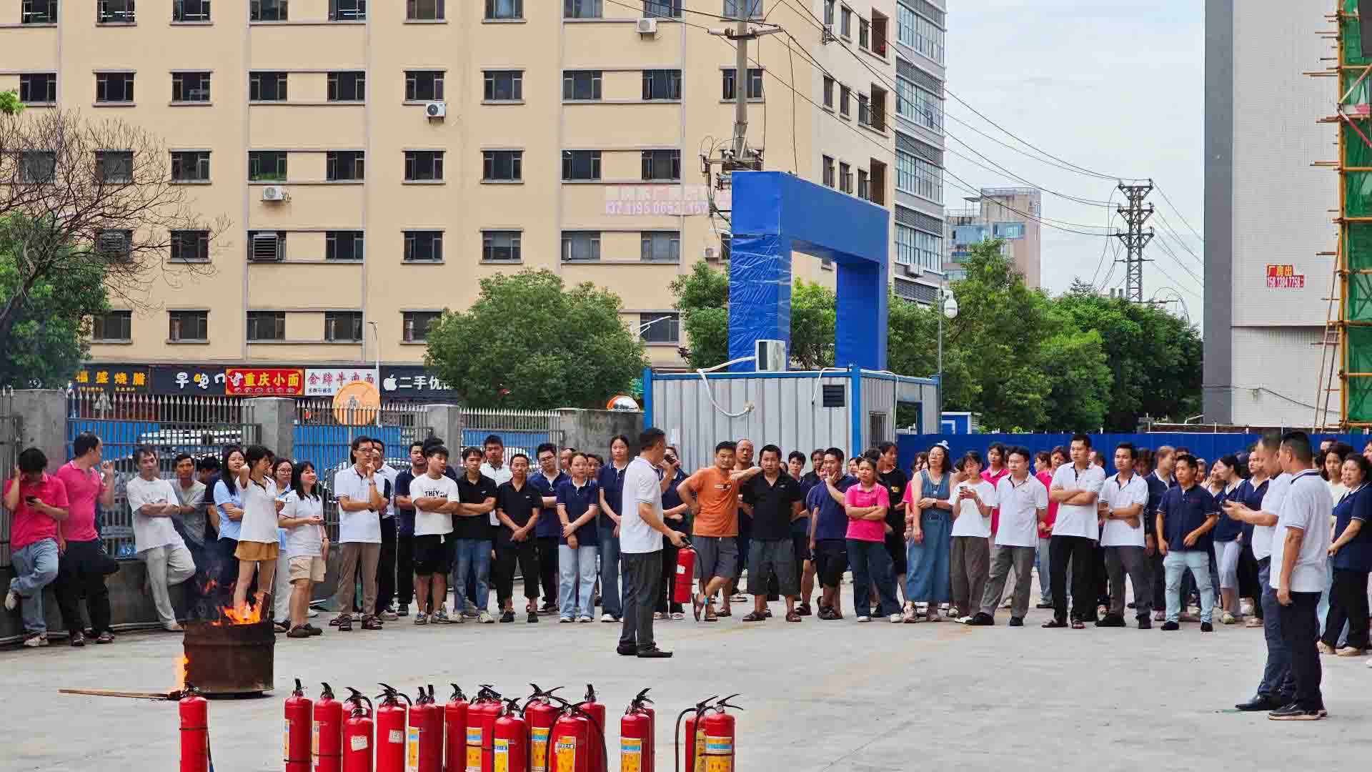 Chungfo realiza simulacros de incendio para prevenir incendios antes de que ocurran: se centra en la calidad y protege la seguridad.